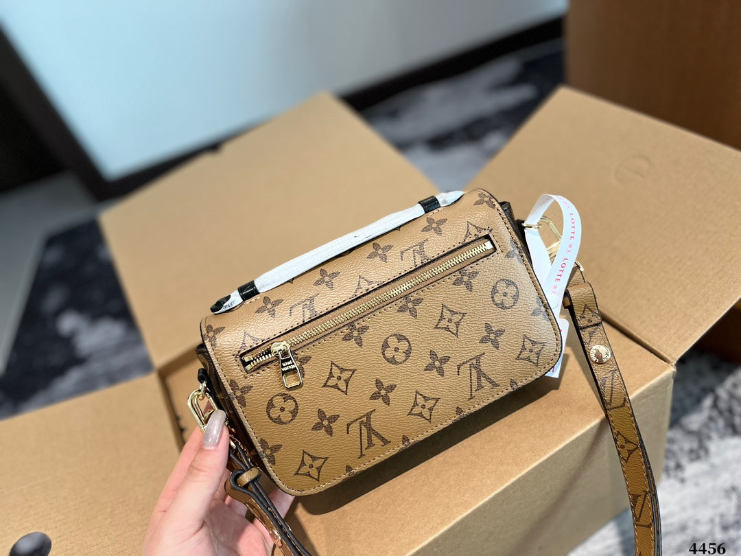 LV small messenger bag customizatio